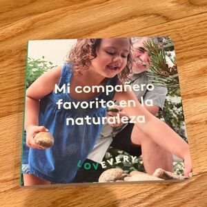 Lovevery board book in Spanish: Mi companero favorito en la naturaleza